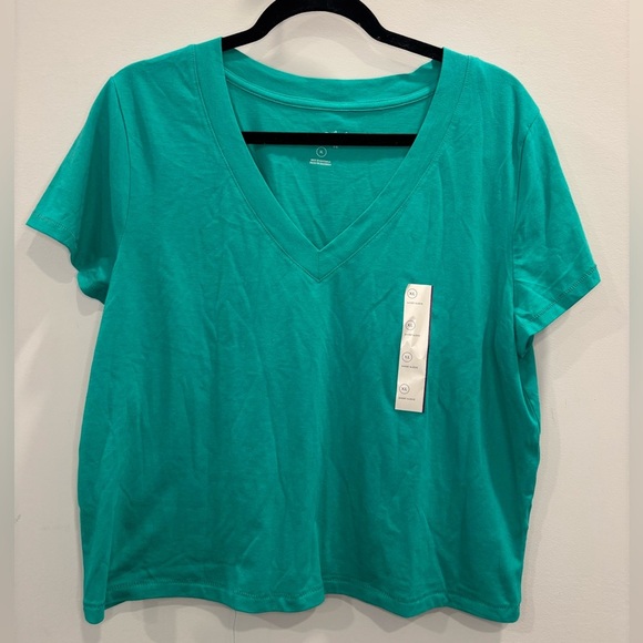 Universal Thread Turquoise V-Neck Tee - Picture 1 of 3